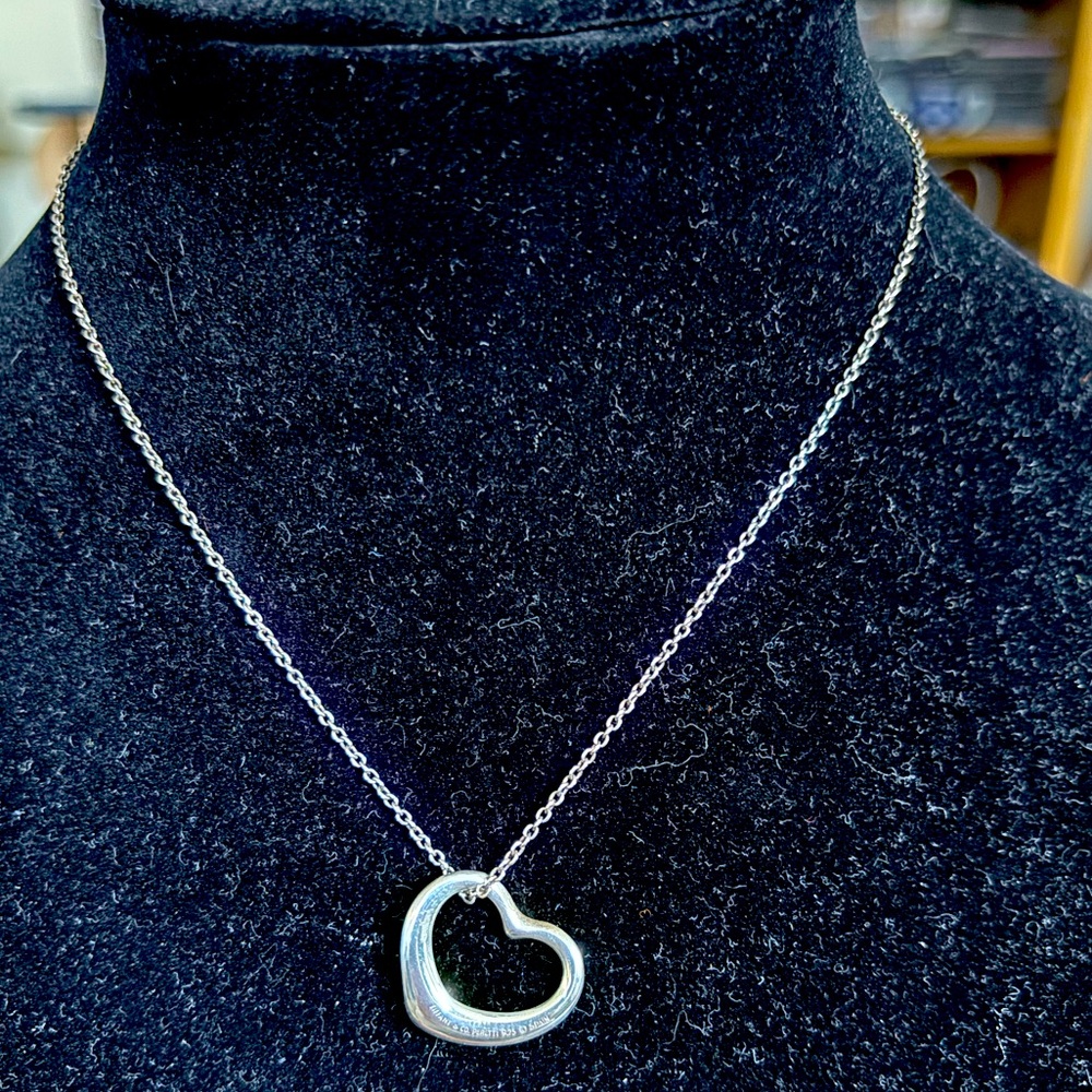 Tiffany and Co Elsa Perretti .925 Silver Ooen Heart Pendant Necklace